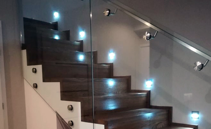 Balustrady ze stali nierdzewnej oraz produkty ze stali i szkła