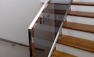 Balustrady ze stali nierdzewnej oraz produkty ze stali i szkła