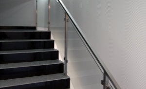 Balustrady ze stali nierdzewnej oraz produkty ze stali i szkła