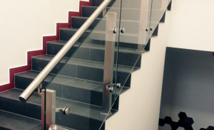 Balustrady ze stali nierdzewnej oraz produkty ze stali i szkła