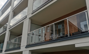 Balustrady ze stali nierdzewnej oraz produkty ze stali i szkła
