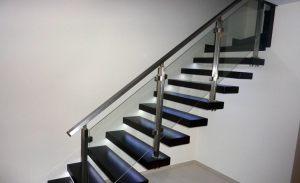Balustrady ze stali nierdzewnej oraz produkty ze stali i szkła