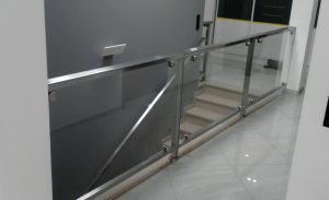 Balustrady ze stali nierdzewnej oraz produkty ze stali i szkła