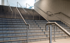 Balustrady ze stali nierdzewnej oraz produkty ze stali i szkła