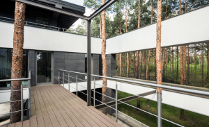 Balustrady ze stali nierdzewnej oraz produkty ze stali i szkła